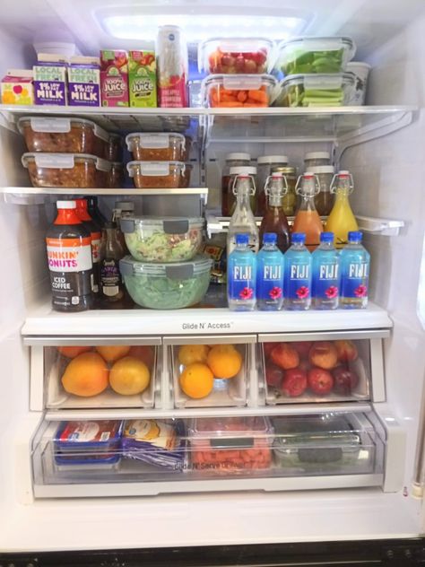 Dream Fridge, Refrigerator Ideas, Healthy Fridge, Drink Fridge, Freezer Organization, House Essentials, Organization Kitchen, Fridge Organization, Home Organisation