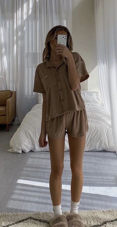 Sleep Outfit Aesthetic, Night Outfits Sleep, Cute Pjs Aesthetic, Aesthetic Pjs, Loungewear Aesthetic, Sleep Outfit, Pajamas Aesthetic, Italian Mafia, Girls Pjs