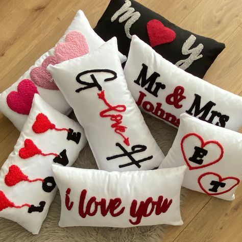 Embroidery Love Couple Anniversary Gifts, Punch Needle Pillow, Couple Name, Crochet Pillows, Handmade Pillowcases, Punch Needle Embroidery, Embroidery Flowers Pattern, Anniversary Gifts For Couples, Personalized Valentines