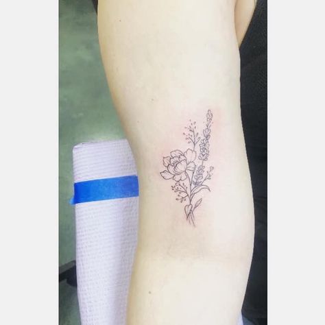 Tulip And Lavender Bouquet Tattoo, Carnation And Lavender Tattoo, Lavender And Peony Tattoo, Violet And Lavender Flower Tattoo, Delicate Lilac Tattoo, Lilac Bouquet, Lavender Tattoo, Bouquet Tattoo, Lavender Bouquet