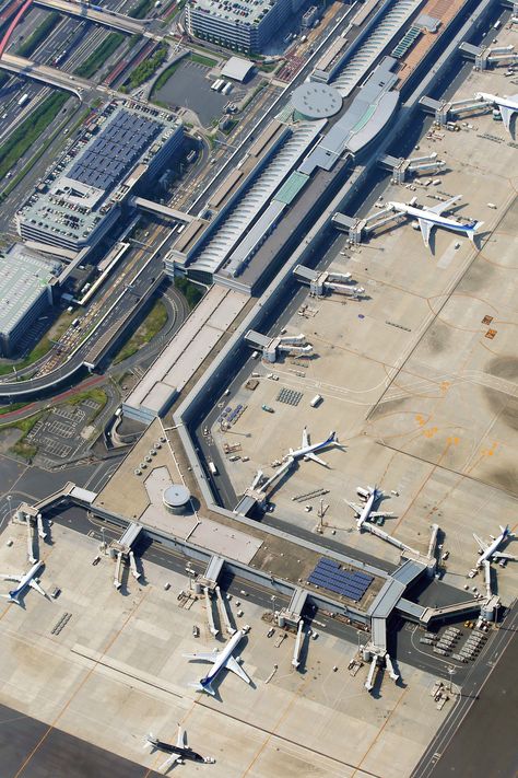 Airport Architecture, Flight Movie, Terminal Velocity, Haneda Airport, Airport Design, Aircraft Art, Aviation Industry, Heathrow, City Skyline