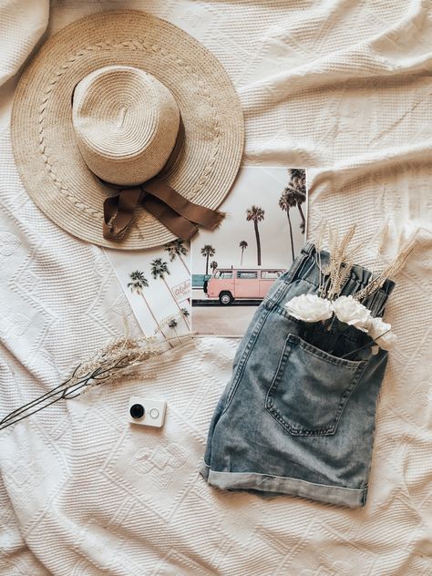 Viaggi. Ontheroad. Estate. #summertrip #travels #flatlayholiday Travel Flatlay, Fashion Flatlay, Travel Flats, Boho Travel, Flatlay Styling, Summer Memories, Outdoor Fashion, Fashion Flats, Photo Inspiration