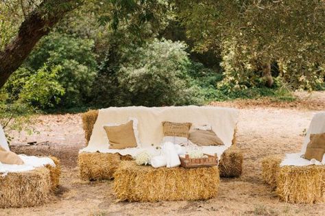 18 Ways to Use Straw Bales for a Shabby Chic Wedding/Garden Party - patio-outdoor-furniture Haybale Gardening, Hay Bale Seating, Wedding Garden Party, Straw Bales, Ceremony Seating, Hay Bales, Wedding Garden, Santa Barbara Wedding, Garden Party Wedding