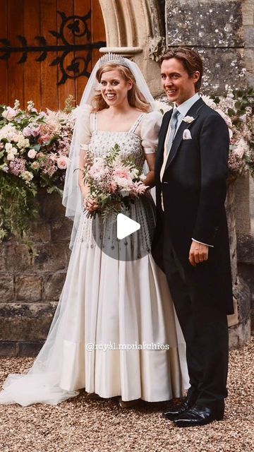 Royal Monarchies on Instagram: "HRH Princess Beatrice's wedding dress. . . . . #princessbeatriceofyork #princessofyork #princessbeatrice #wedding #weddingdress #royal #royalswedding #tiara #queenelizabeth #vintage #Beatrice" Princess Beatrice Wedding Dress, Princess Beatrice Wedding, British Wedding Dresses, Princess Eugenie And Beatrice, Royal Monarchy, Royal Wedding Dress, Royal Brides, Princess Beatrice, Princess Eugenie