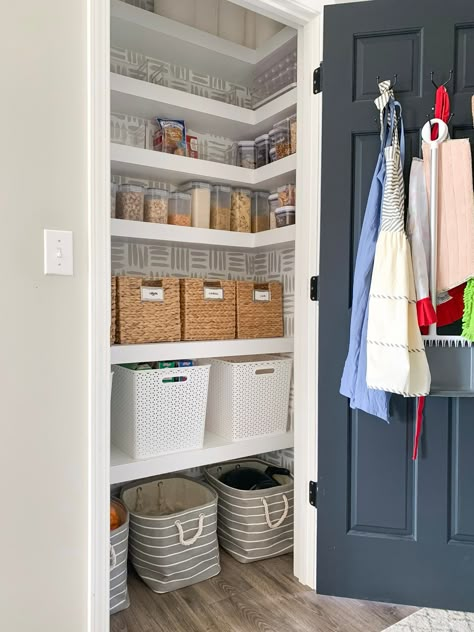 7 Strategic Tips for Small Pantry Organization - themartinnest.com Small Pantry Ideas Closet, Pantry Storage Organization, Corner Pantry Organization, Small Pantry Closet, Organizer Pantry, Tiny Pantry, Pantry Closet Design, Pantry Layout, Small Pantry Organization