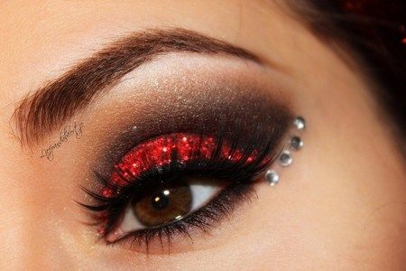 Red and black glitter  #eyes #eye #makeup #smokey #bright #dramatic Cabaret Makeup, Burlesque Makeup, Rouge Makeup, Competition Makeup, Circus Makeup, Red Eye Makeup, Drag Make-up, New Year's Makeup, Dramatic Eye Makeup