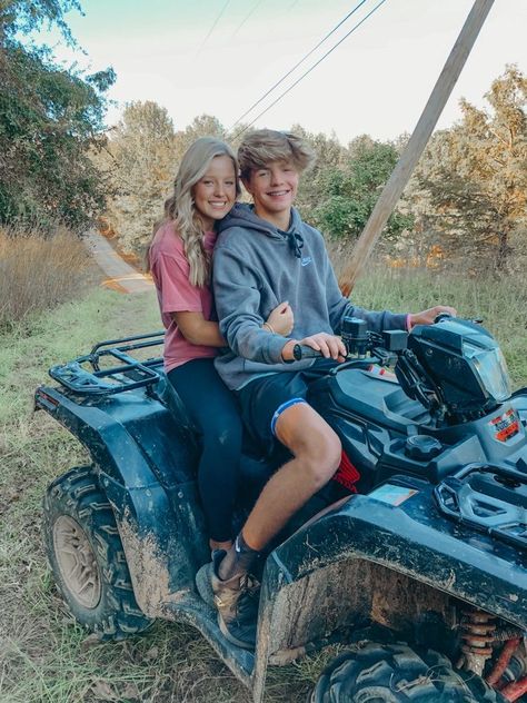 Country Couple Pictures Four Wheelers, Cute Southern Couples, Four Wheeler Couple Pictures, Cute Couple Pics Country, Couple Goal Dates, Country Couples Teenage, Country Date Ideas, Country Boyfriend Goals, Country Future