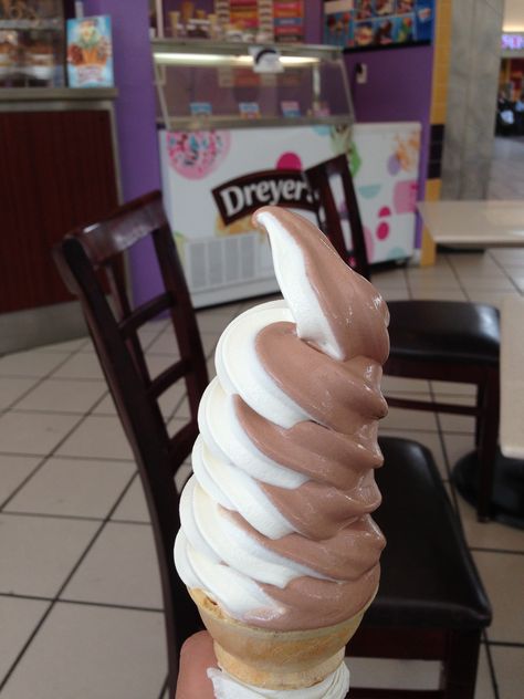 Vanilla & chocolate Froyo swirl from Dreyer's Chocolate Swirl Ice Cream, Swirl Ice Cream, Dessert Aesthetic, Dessert Items, Chocolate Covered Fruit, Good Looking Food, Frozen Snack, Chocolate Swirl, Vanilla Chocolate