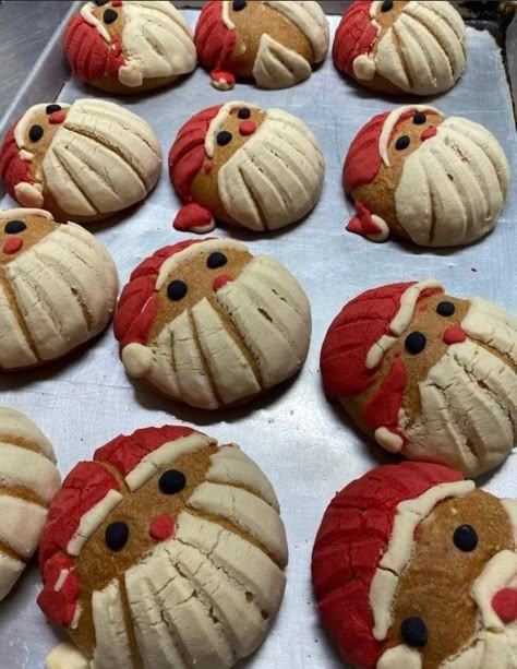 Cute Conchas Bread, Christmas Conchas Bread, Christmas Conchas, Dessert Cups Recipes, Mexican Sweet Breads, Cookie Craft, Sugar Factory, Christmas Food Desserts, Easy Baking Recipes Desserts