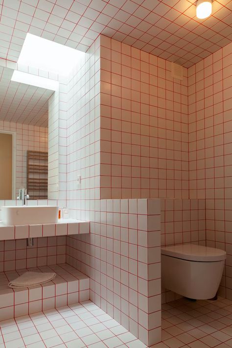 Terracotta Grout, Boat Bathroom, Tiles Wall Design, Plywood Bathroom, Bath Photos, Porcelain Tile Bathroom, Creative Tile, Coloured Grout, Orange Bathrooms