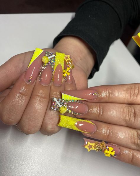 Yellow freestyle💛🌼✨ . . . Dm to book!💖 @nailed.byjennie #longnails #yellownails #blingnails #glitternails #frenchnails #nailsofinstagram #nailsoftheday #fresnonails #fresnonailtech #explorepage Birthday Nails Yellow, Yellow Nail Ideas, Yellow Acrylic Nails, Yellow Nail Designs, Yellow Nails Design, Yellow Nail, Nails Inspired, Nails Yellow, Unique Acrylic Nails