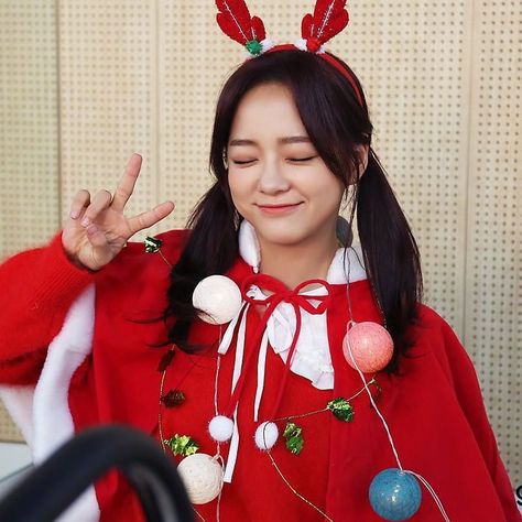 Pfp Indie, Christmas Kpop, Kpop Christmas, Korea Actor, Se Jeong, Jellyfish Entertainment, Kim Sejeong, Christmas Icons, Business Proposal