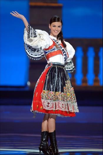 folk costumes in the Czech Republic Iran Clothes, Czech Clothing, European Costumes, Costumes Around The World, National Costume, National Dress, Folk Dresses, Beautiful Costumes, Miss Universe