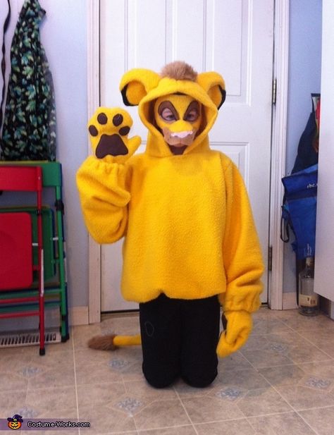 Cindy: My children are wearing the costume. I made for a school musical. They also used for Halloween. I made a simple hoody out of old blankets, added ears and a... Lion Guard Costume, Nala Costume, Lion King Costumes, Simba Costume, Homemade Costumes For Kids, Lion King Costume, Lion King Musical, Lion King Jr, Young Simba