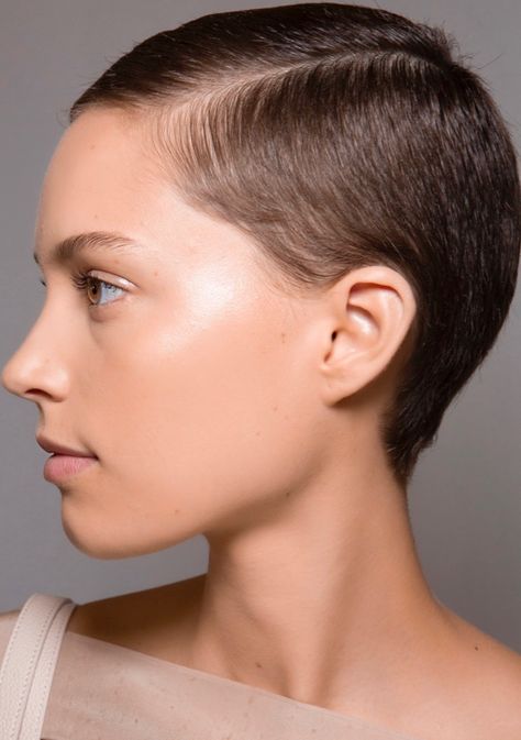 Definitive Runway Proof That Side Parts Aren’t Going Anywhere Pixie Hair Styling, Gelled Hair, Hair To One Side, Fashion Week Spring 2020, Backstage Runway, Wild Hair, Styling Gel, Middle Parts, Buzz Cut