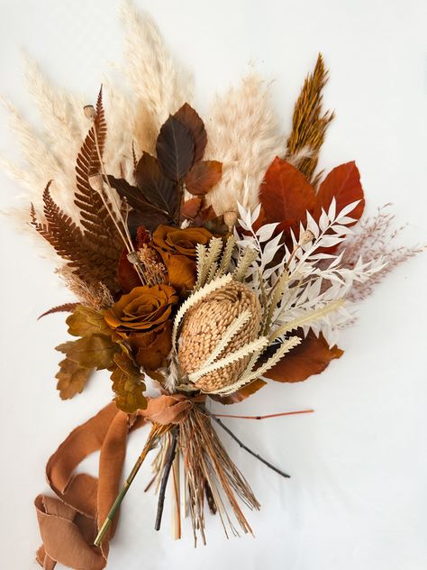 Bouquet With Dried Flowers, Fall Wedding Flower Inspiration, Toffee Rose, Pumpkin Bouquet, Leaf Bouquet, Fall Wedding Tables, Boho Wedding Flowers, Rustic Bouquet, Tattoos Women