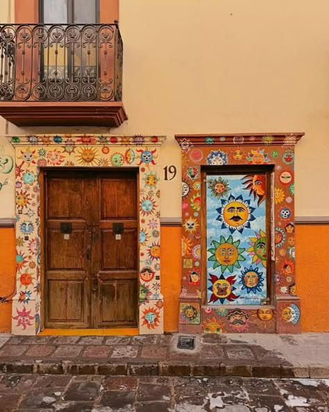 New Mexico Aesthetic, Artistic Doors, Latina Culture, Mexican Restaurant Decor, Sweet Boyfriend, Hispanic Culture, School Murals, Mexico Culture, Spanish Style Home