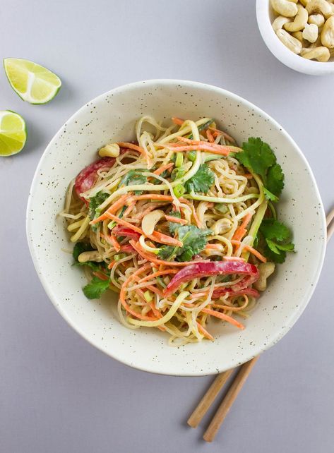 Raw Pad Thai recipe is a quick and easy healthy recipe featuring kelp noodles, fresh veggies and creamy peanut dressing for a tasty raw vegan lunch, dinner or make ahead meal! #healthyrecipes #veganrecipes #plantbased Raw Pad Thai, Simple Veganista, Healthy Thai Recipes, Vegetarian Thai Recipes, Vegan Meal Plan, Vegan Pad Thai, Kelp Noodles, Vegetarian Mains, Healthy Snacks To Make