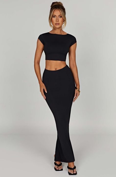 Double lined with a buttery soft, second skin feel, our brand new Yasmin maxi skirt is one to wear on repeat. Serving stretch and snapping back to shape to contour your body, this mid rise design couldn't be more flattering, falling just below your waist. Pair with the Anika crop top for the basic look of your dreams. Long Skirt Suits, Maxi Dress Sale, Streetwear Aesthetic, Sparkle Dress, Dresses By Length, Body Con Skirt, Solid Clothes, Formal Dresses Prom, On Repeat