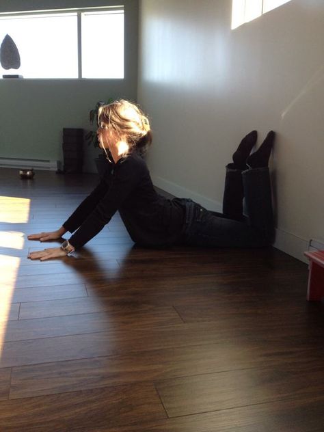 Seal pose with wall Seal Pose Yoga, Upward Facing Dog, Yoga Help, Yin Yoga, Gymnastics, Mirror Selfie, Yoga, Wall