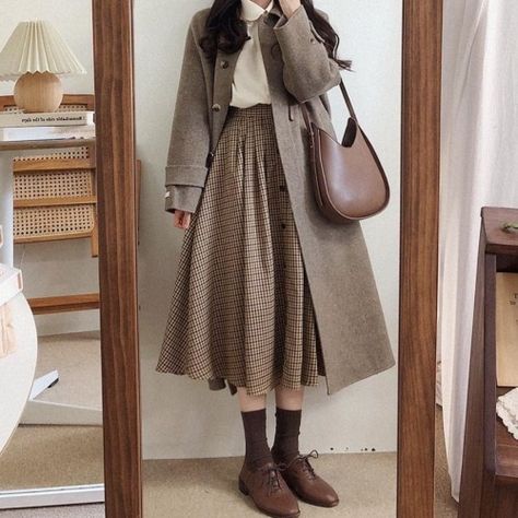 Academia Outfits, Old Fashion Dresses, Retro Pin Up, Hijab Fashion Inspiration, Modest Fashion Outfits, 가을 패션, Mode Vintage, Casual Style Outfits, Winter Fashion Outfits