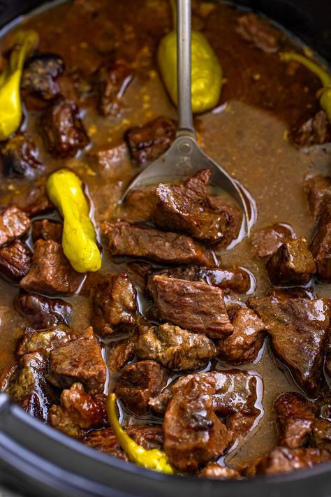 Easy Slow Cooker Mississippi Steak Bites Recipe Sliced Steak Recipes, Mississippi Beef, Juicy Steak Bites, Crockpot Steak Recipes, Crockpot Chicken And Noodles, Slow Cooker Steak, Crockpot Steak, Steak Bites Recipe, Au Jus Gravy