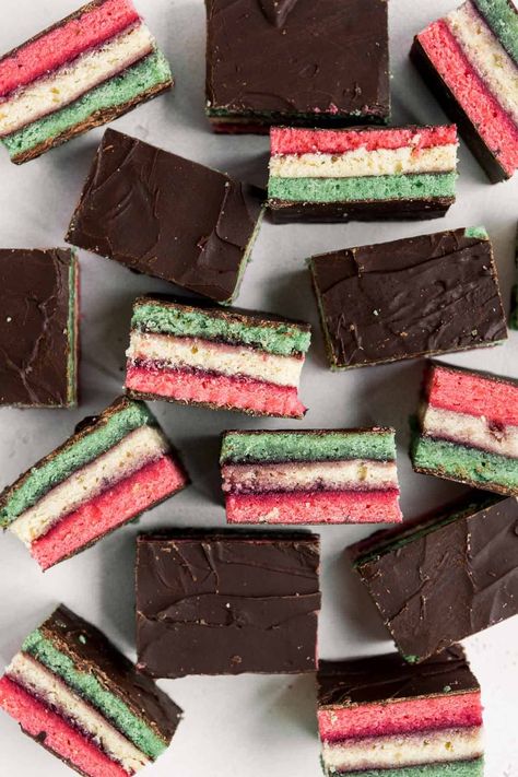 Easter Egg Sugar Cookies, Italian Desserts Easy, Italian Rainbow Cookies, Rainbow Cookie, Banana Bread Cookies, Best Christmas Desserts, Italian Recipes Dessert, Chewy Peanut Butter Cookies, Almond Biscotti