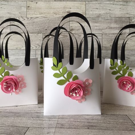 Purse Favor Paper Purse Tote Baby Shower Birthday Favor Bridal Shower Favor Paper White Purse With Pink Rose MM7 - Etsy Bridal Shower Gift Bags, Diy Favors, Paper Purses, Paper Purse, Purse Crafts, Bridal Shower Favor, Paper Mache Sculpture, Birthday Gift Bags, White Purse