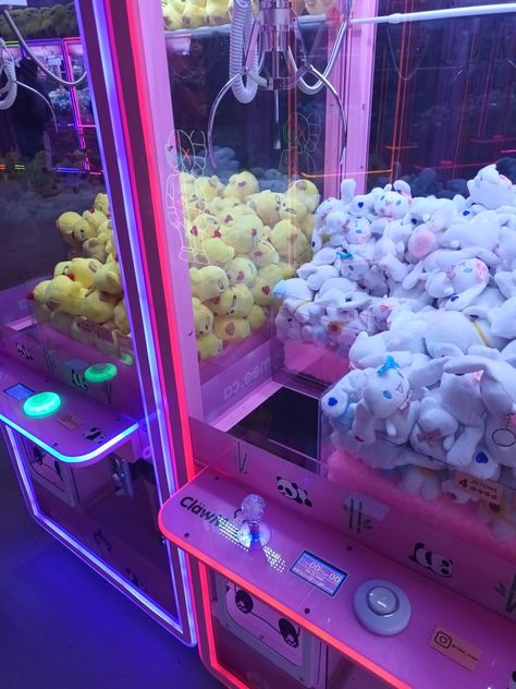 Claw Machine Reference, Crane Game Aesthetic, Claw Machine Arcade, Claw Machine Aesthetic, Vending Machine Aesthetic, Arcade Core, Japanese Arcade, Niche Interests, Arcade Aesthetic