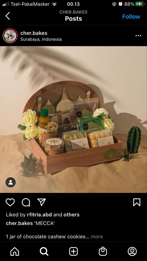 Ramadhan Hampers Packaging, Hampers Packaging Ideas, Ramadan Hamper Ideas, Eid Hampers Ideas, Ramadan Gift Box Ideas, Hampers Ideas Idul Fitri, Hampers Photography, Eid Mubarak Hampers, Bouquet Arrangements Diy