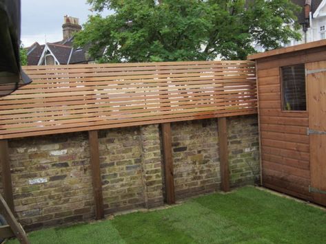 Simple Wood Fence Designs: Adding Privacy And Charm To Your Outdoor Space Garden Screening Ideas, Screening Ideas, Garden Privacy Screen, Privacy Fence Designs, Front Garden Design, Garden Privacy, Back Garden Design, Backyard Privacy, Garden Screening