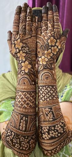 Mehndi Designs For Bride Back Hand, Bride Mehandi Design Back Hand, Bridal Mehandi Designs Back Side, Bride Hand Mehndi Designs, Mehindi Bridal Designs Arabic, Bridal 3d Mehndi Designs, Dulhan Mehandi Unique, Back Side Full Hand Mehndi Design, Wedding Henna Designs Back Hand