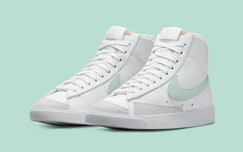 Winter Shoes Ideas For Women - It is over. You don't have to hunt for it anymore. Just get it from here by clicking on the link. Nike Shoes Girls, Preppy Shoes, Pretty Shoes Sneakers, All Nike Shoes, Nike Blazer Mid 77, Nike Blazer Mid, Nike Blazers Mid, Winter Shoes For Women, Cute Nike Shoes