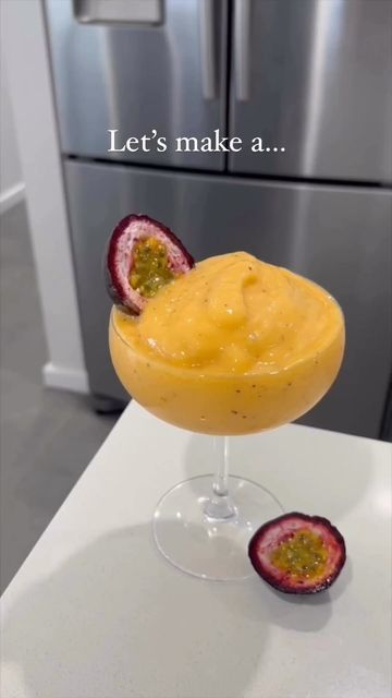 Passion Fruit Daiquiri, Mango Daiquiri, Tropical Juice, Daiquiri Recipe, Frozen Mango, Cocktail Garnish, White Rum, Alcohol Drink Recipes, Recipe Ingredients