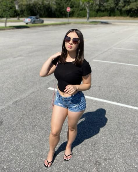 Latina Outfits, Latina Fashion Outfits, Fitness Wear Outfits, Latina Fashion, Curvy Women Jeans, Cute Swag Outfits, Everyday Outfits, A Woman, Girl Fashion