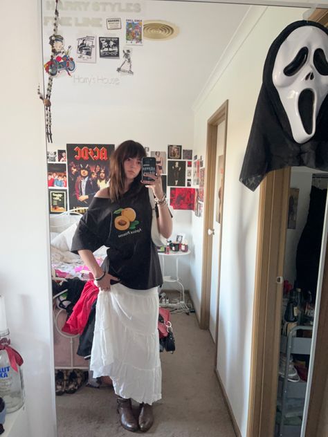 Big Tshirt Outfit Aesthetic, Long Skirts And Tshirts Outfit, Big Shirt Outfits Aesthetic, Long Skirt Shirt Outfit, T Shirt Maxi Skirt, Tshirt Long Skirt Outfits, Long Skirt With Oversized Shirt, Baggy Shirt And Skirt Outfit, Skirt With Baggy Shirt