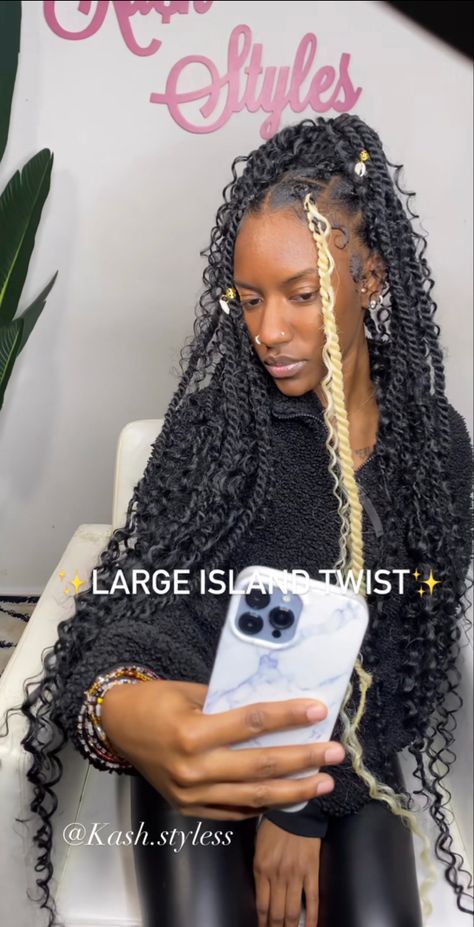 How To Do Boho Island Twist, Island Twist Boho Bob, Island Twist Large, How To Style Long Boho Braids, Island Twist Boho With Color, Bora Bora Boho Braids, Large Island Twist, Boho Island Twist, Island Twist Hairstyle