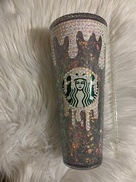 Snowglobe Tumbler, Bling Ideas, Rhinestone Cups, Rhinestone Projects, Custom Starbucks Cup, Glitter Tumbler Cups, Tumbler Photos, Custom Tumbler Cups, Custom Cups