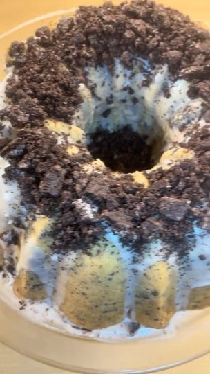 Ice Cream Oreo, Cookies Cheesecake, Crushed Oreo, Oreo Filling, Vanilla Glaze, Oreo Cookies, Pound Cake, Vanilla Ice Cream, Just Desserts