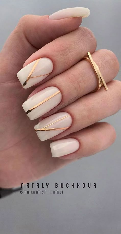 Gorgeous summer nail colors & designs to try this summer Beautiful Nail Designs, Neutral Nails, Minimalist Nails, Pretty Acrylic Nails, Short Acrylic Nails, Nail Arts, Nail Polishes, 가을 패션, Gold Nails