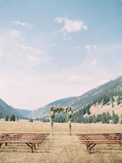 Diy Wedding Ceremony, Ranch Style Weddings, Montana Wedding Venues, Day Planning, Wyoming Weddings, Western Themed Wedding, Ranch Wedding Venue, Field Wedding, Cowboy Wedding