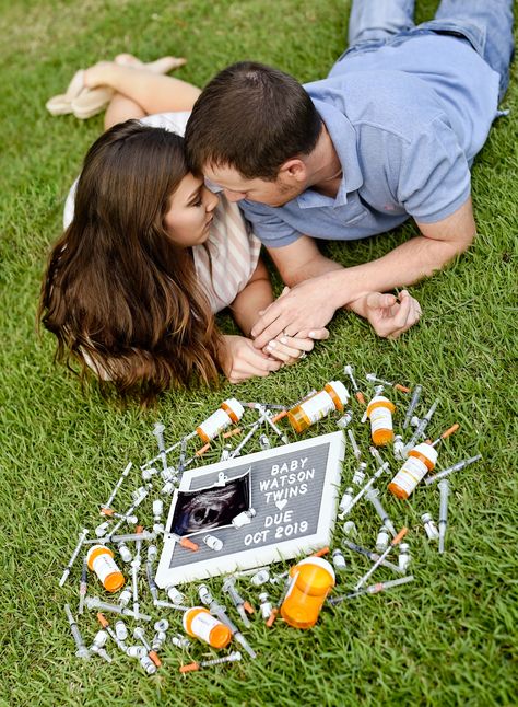 Ivf Photo Ideas, Ivf Photoshoot, Ivf Announcement Ideas, Ivf Maternity Pictures, Iui Pregnancy Announcement, Ivf Pregnancy Announcement Photoshoot, Ivf Pregnancy Announcement, Ivf Success Stories, Pregnancy Announcement Pictures