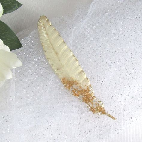 Feather bookmark, cream and gold resin feather bookmark, book lover's gift, Mother's day gift, gift for sister or mum, bookworm gift Indulge in the elegance of this stunning cream and gold resin feather bookmark. Carefully handcrafted with a blend of high-quality materials, this bookmark is not only visually appealing but also built to withstand daily use. Its unique design sets it apart from other bookmarks on Etsy, making it a charming gift for bookworms and a delightful addition to any bo... Resin Feather Bookmark, Feather Bookmark, Gift For Sister, Gifts For Bookworms, Cream And Gold, Charm Gift, Book Lovers Gifts, Sister Gifts, Mother's Day Gift