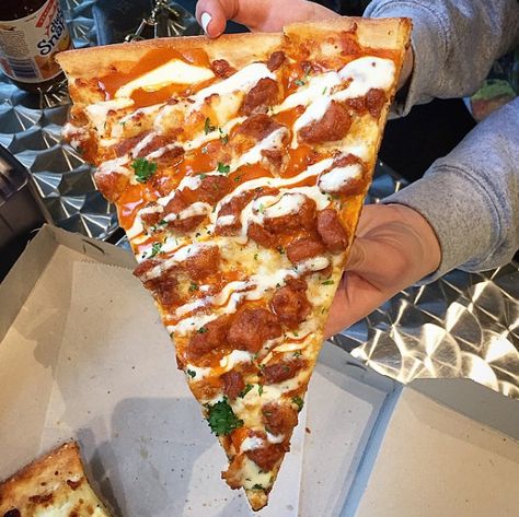 Buffalo chicken slice drizzled with ranch from Dough Boy's in NYC. : Pizza Buffalo Chicken Pizza Aesthetic, Buffalo Pizza, Pizza Ranch, Ranch Pizza, Mythic Quest, Pizza Aesthetic, Kung Pao Chicken Recipe, Slice Pizza, Buffalo Chicken Pizza