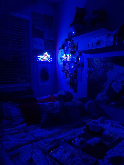 Neon Blue Room Aesthetic, Blue Room Aesthetic Dark, Cozy Dark Blue Bedroom, Dark Blue Aesthetic Room Ideas, Dark Blue Wallpaper Bedroom, Bedroom Aesthetic Cozy Blue, Midnight Room Aesthetic, Dark Led Room Aesthetic, Blue Y2k Room