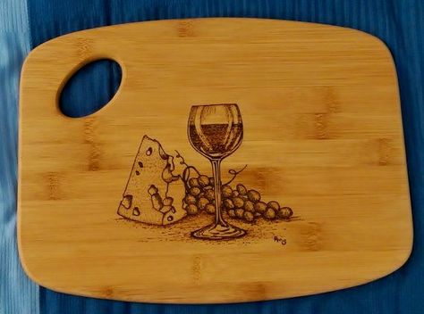 Cheese Board Design, Wood Pyrography, Tre Kunst, Pizza Paddle, Cheese Design, Pyrography Designs, Woodburning Projects, Wood Burning Crafts, Wood Burning Patterns