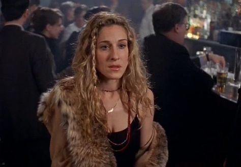 Instagram post by SATC 🍸 • Oct 22, 2020 at 9:32am UTC Carrie Bradshaw Hair, Carrie Bradshaw Outfits, Long Hair Video, City Outfits, Hair Crush, Sarah Jessica Parker, Fashion Tv, Carrie Bradshaw, I Forgot