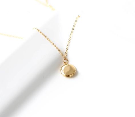 Locket Necklace. Gold Round Locket Necklace. Personalized | Etsy Round Locket Necklace, Gold Locket Necklace, Round Locket, Necklace Personalized, Locket Necklace, Necklace Gold, Locket, Gold Necklace, Portugal