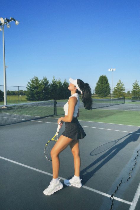 Lawn Tennis Outfit Women, Athlete Aesthetic Girl, Kylie Jenner Tennis, Tennis Court Poses, Tennis Pose, Tennis Court Pictures, Tennis Poses, Tennis Pictures Poses, Tennis Poses Photo Ideas