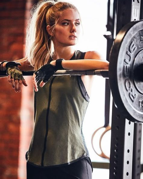 Women Fitness Photography, Gym Poses, Alica Schmidt, Fitness Photo Shoot, Gym Photoshoot, Gym Photo, Gym Photography, Modele Fitness, Fitness Shoot